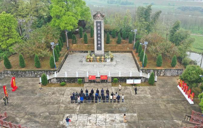 博鱼·体育理论学习中心组赴浯溪河战役旧址开展党史学习教育